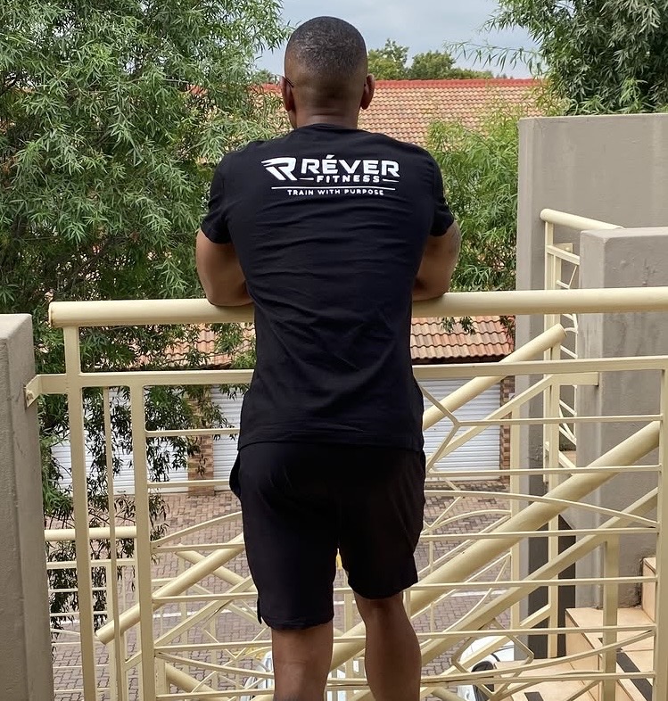 Rêver Fitness brand shirt